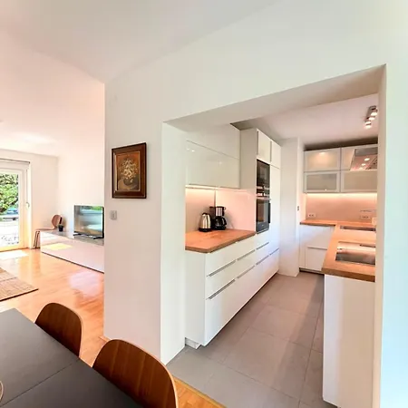 Villa Townhouse With Parking