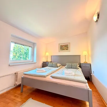 Villa Townhouse With Parking *